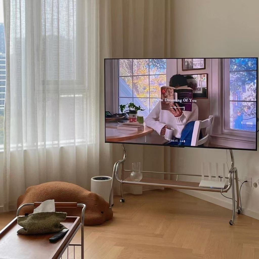 ขาตั้งทีวีตั้งพื้น 40-85 นิ้ว ห้องนั่งเล่น ห้องนอน ล้อสแตนเลส ราวแขวนแบบเรียบง่าย