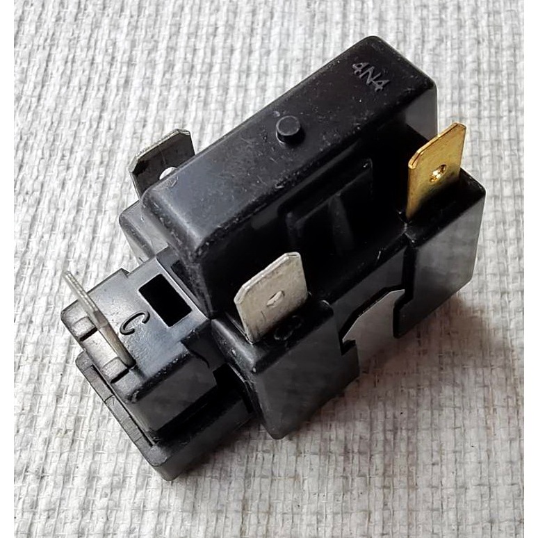รีเลย์ PTC(IC) 4 ขา สำหรับ คอมเพรสเซอร์ตู้เย็น ยี่ห้อ GMCC(HITACHI)