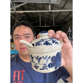 โถเครื่องปรุงลายดอกไม้สีครามL โถใส่เครื่องปรุงเซรามิค โถใส่น้ำปลาพริก รวมช้อน ขนาด4 นิ้ว (กว้าง 10 ซม. x สูง 10 ซม.)