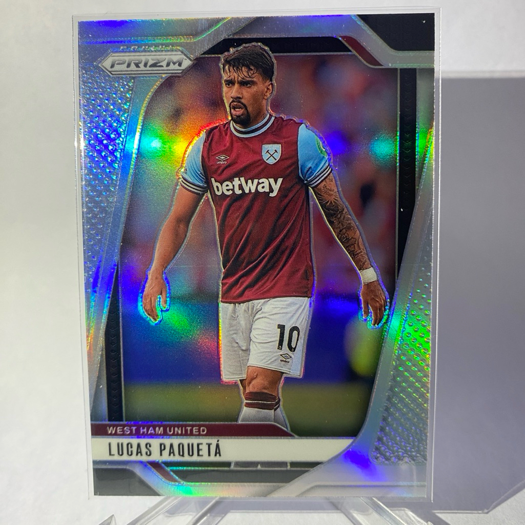 การ์ดนักฟุตบอลสำหรับสะสมLUCAS PAQUETA , (PRIZM), WEST HAM U., PANINI PRIZM 2025
