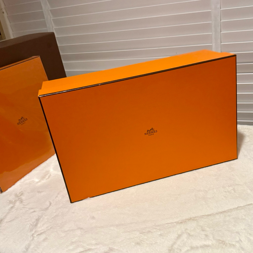 กล่องใส่ของ “  H e r m e s ”🐈 🐈 ขนาด 35x21 สูง 12 cm.