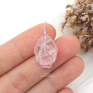 มีส่งด่วน💥 จี้หินแท้ 100% โรสควอตซ์ Rose quartz ทรงหยดน้ำ งานพันลวดทำมือ