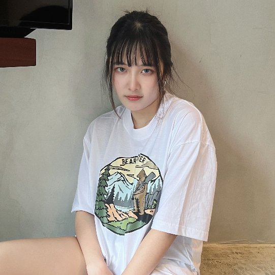 Vintage Factory เสื้อยืด BEAR HOLD THE GUN - งานสกรีน มี 5 สี ดำ ขาว ครีม  กรม แดง ผ้าคอตตอนแท้ 100%