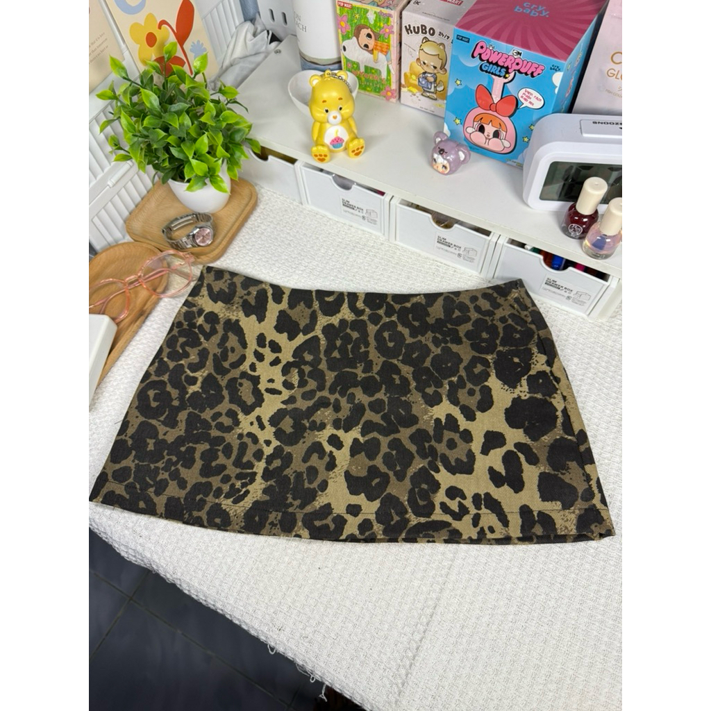 mini skirt ( APNATDA ) กระโปรงยีนส์ลายเสือเอวต่ำ 𓂃𓈒𓏸🌷𓄹 ˖