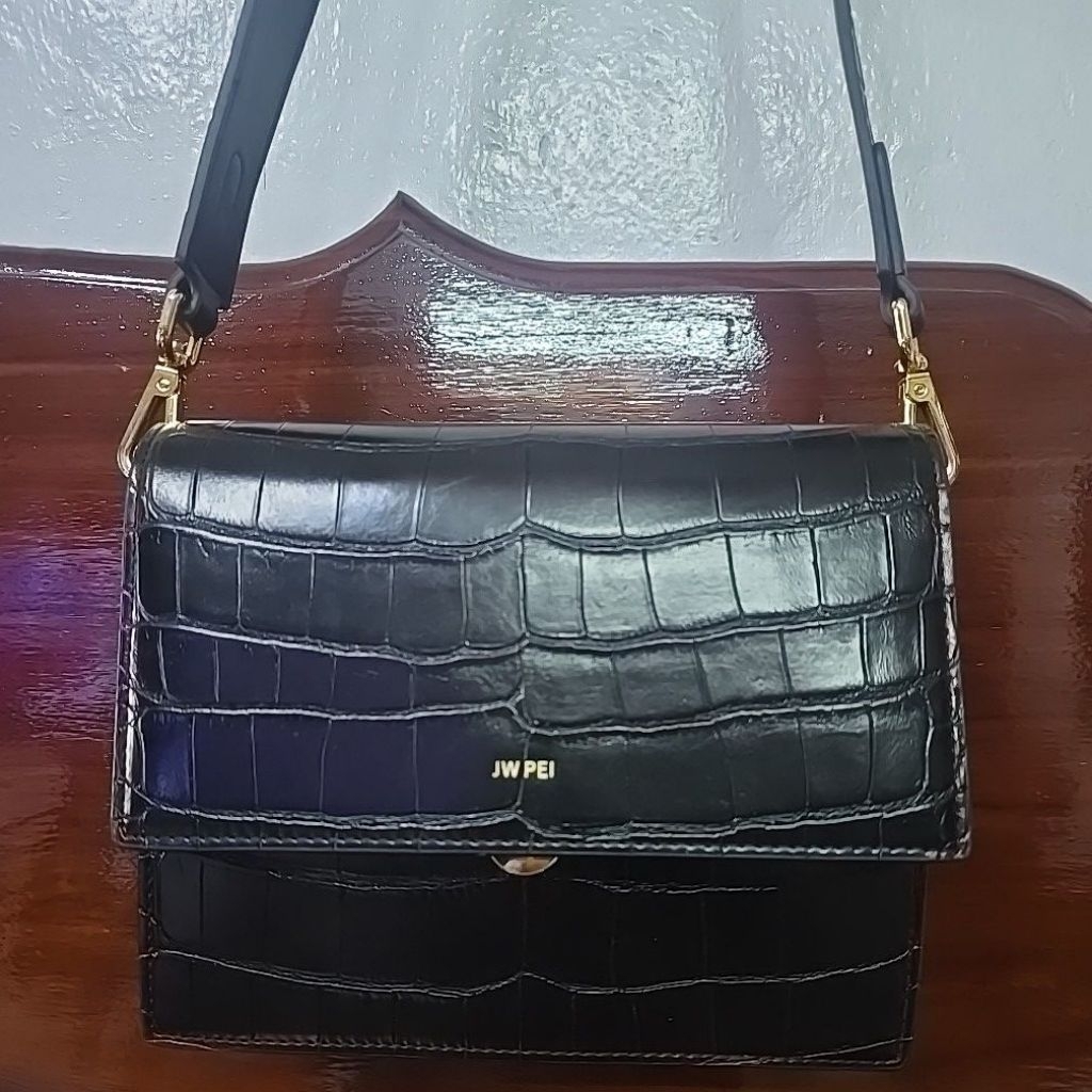 👜กระเป๋า JW PEI Mini flap black แท้มือสอง 8"×7" สะพายข้าง หนังวีแกนปั๊มลาย🐊 อะไหล่ทองใหม่มาก 2ช่องใช