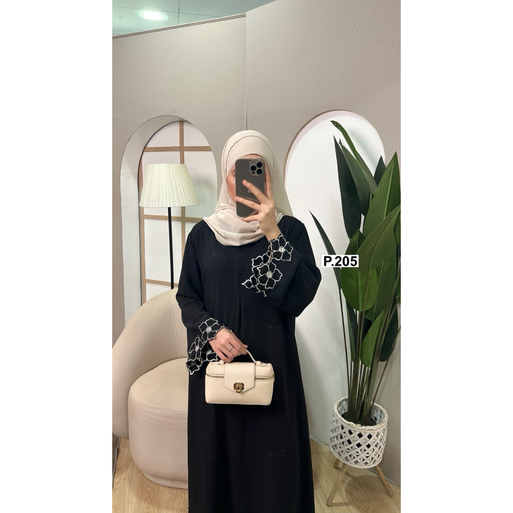 เดรสยาวผ้าสลาฟปักดอกที่ปลายแขน มีซิปหน้าอก มีเชือกผูกเอว เดรสผู้หญิง