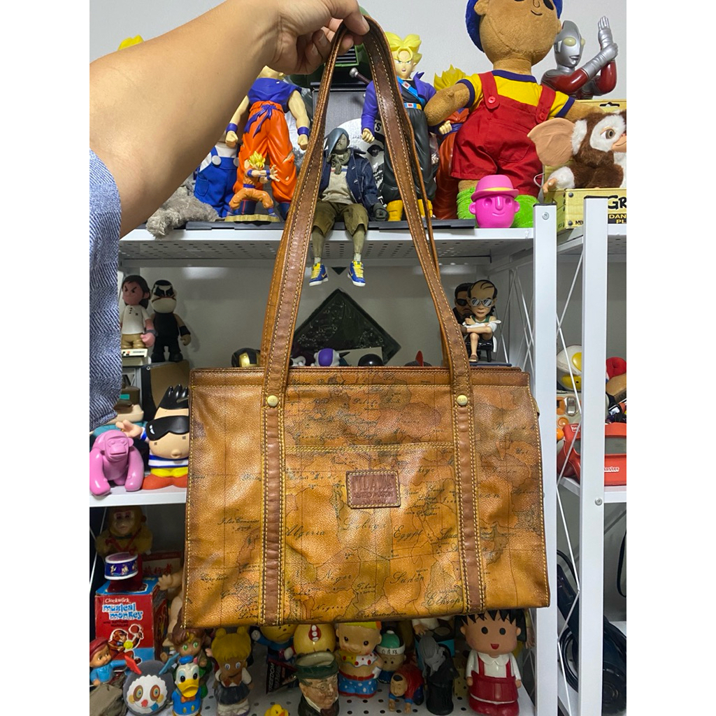 กระเป๋า ALVIERO MARTINI แท้ MADE IN ITALY Vintage งานตู้ญี่ปุ่น มือ2  ราคา 1000 บาท