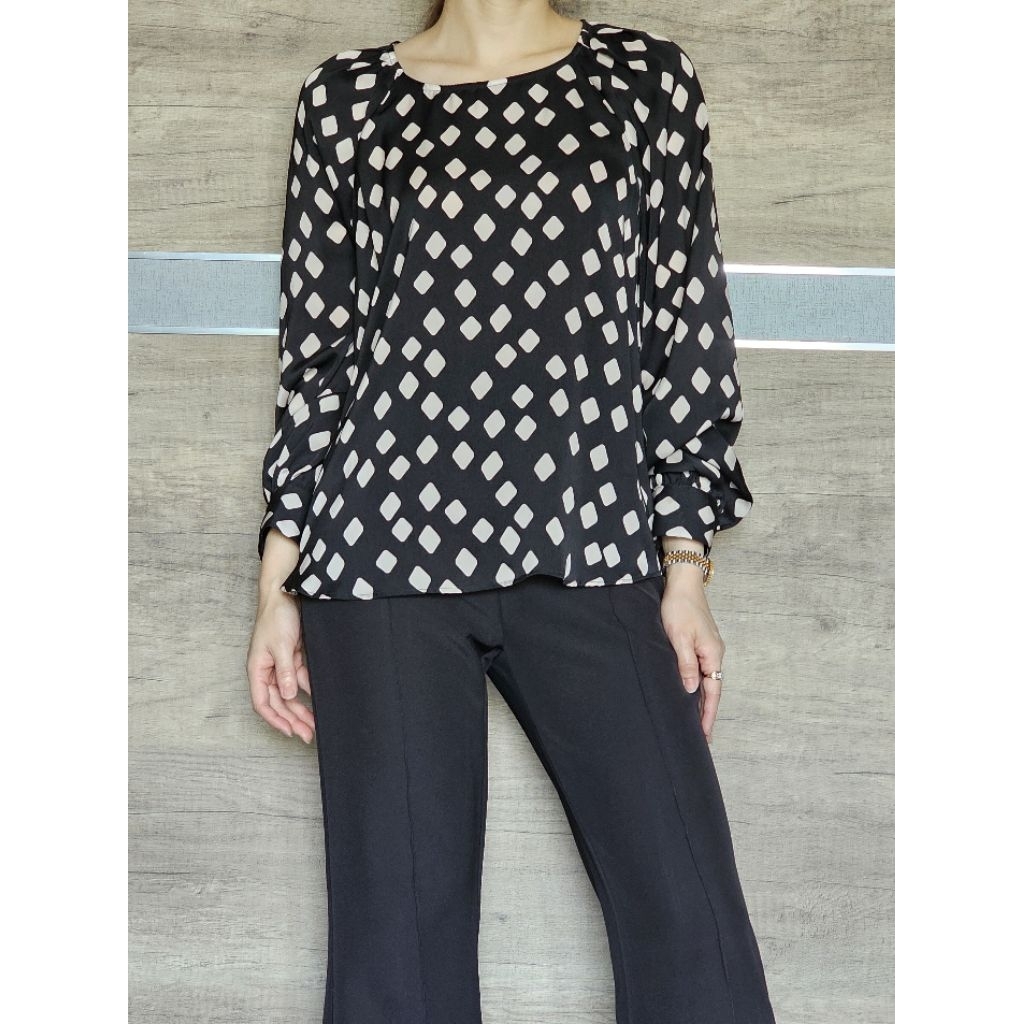 เสื้อขาวดำ MNG มือสอง