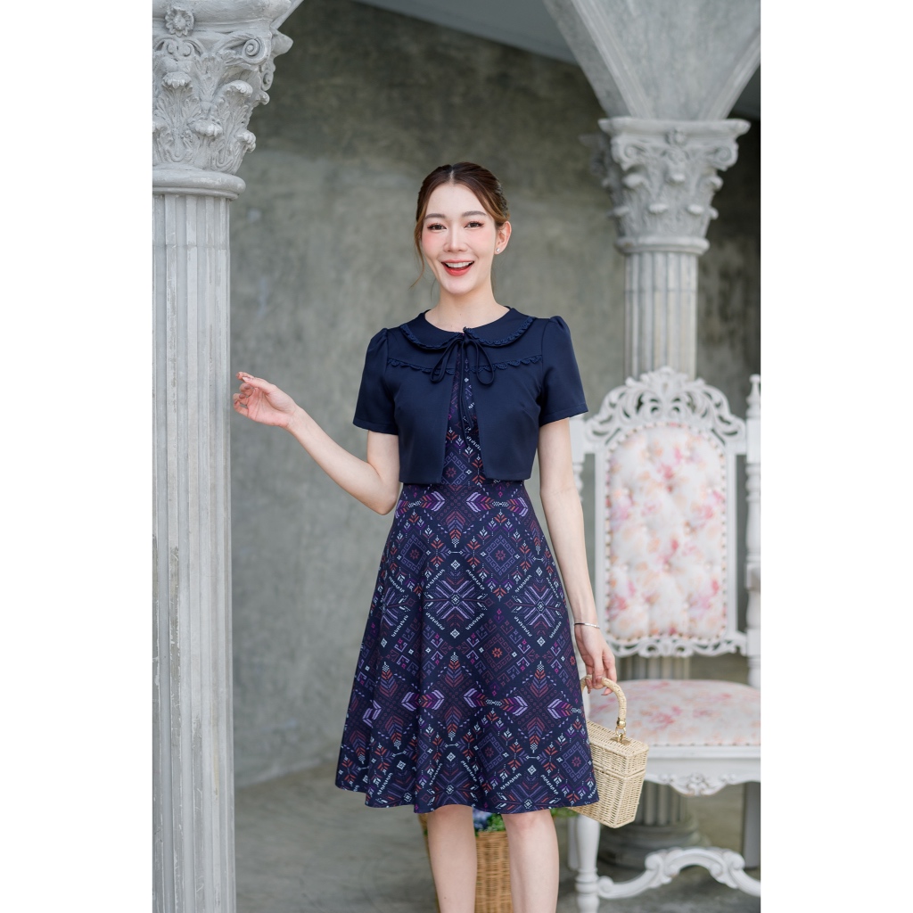 730ชุดไทยกั๊กคอบัวแต่งลูกไม้กระโปรงบานลายต้นสน