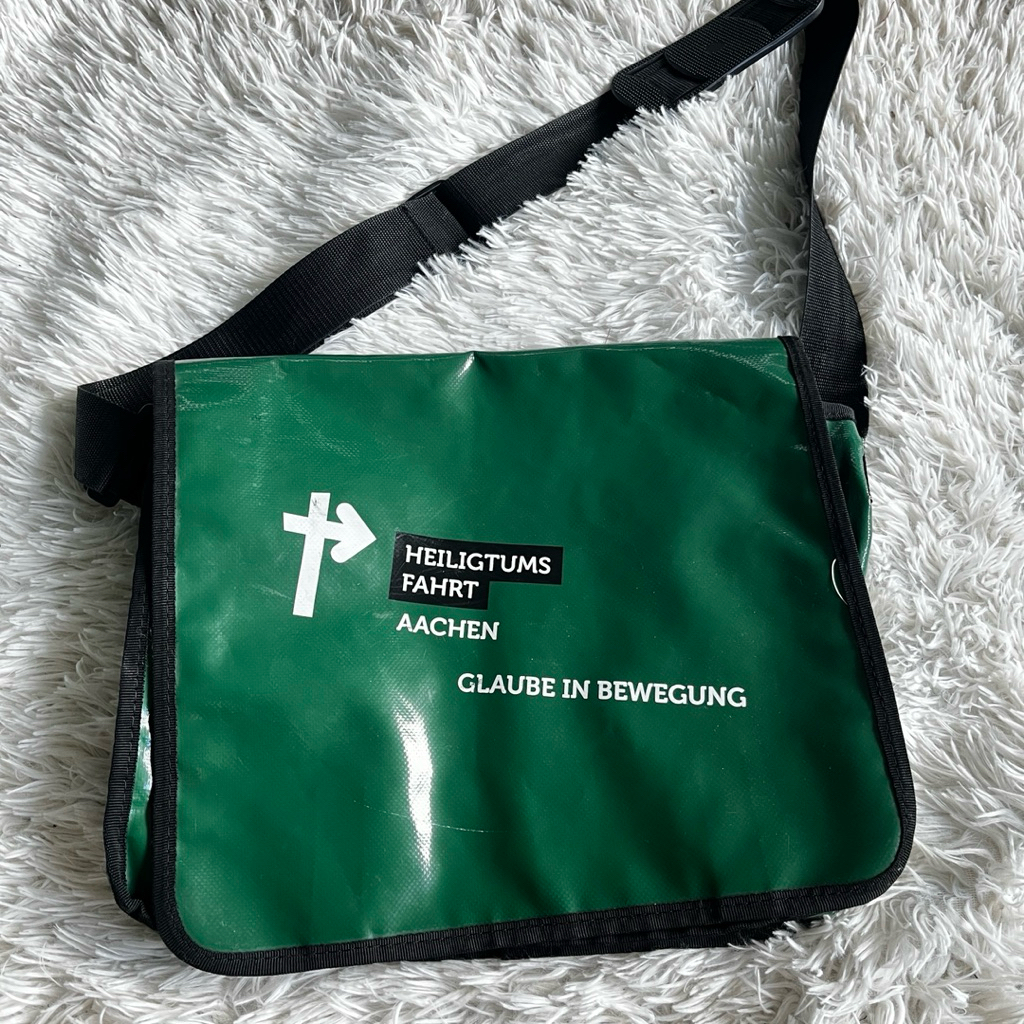 กระเป๋าผ้าเต็นท์สีเขียวเข้ม HEILIGTUMS  FAHRT  AACHEN ของแท้ 100%