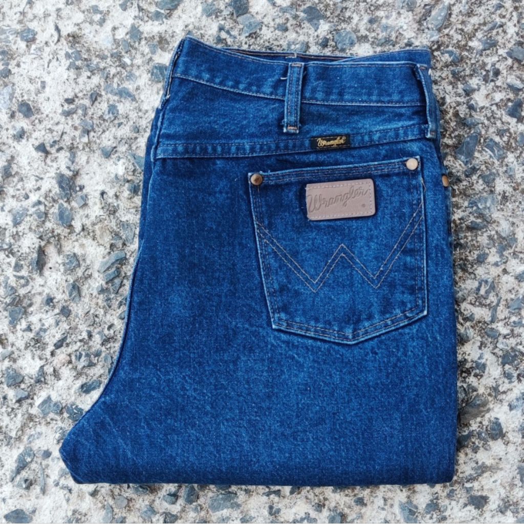 W9/38 กางเกงยีนส์มือสอง Wrangler รุ่น 936DEN เอววัดจริง 38.5" ยาวทั้งตัว 41.5" ปลายขา 9" ผลิต USA 