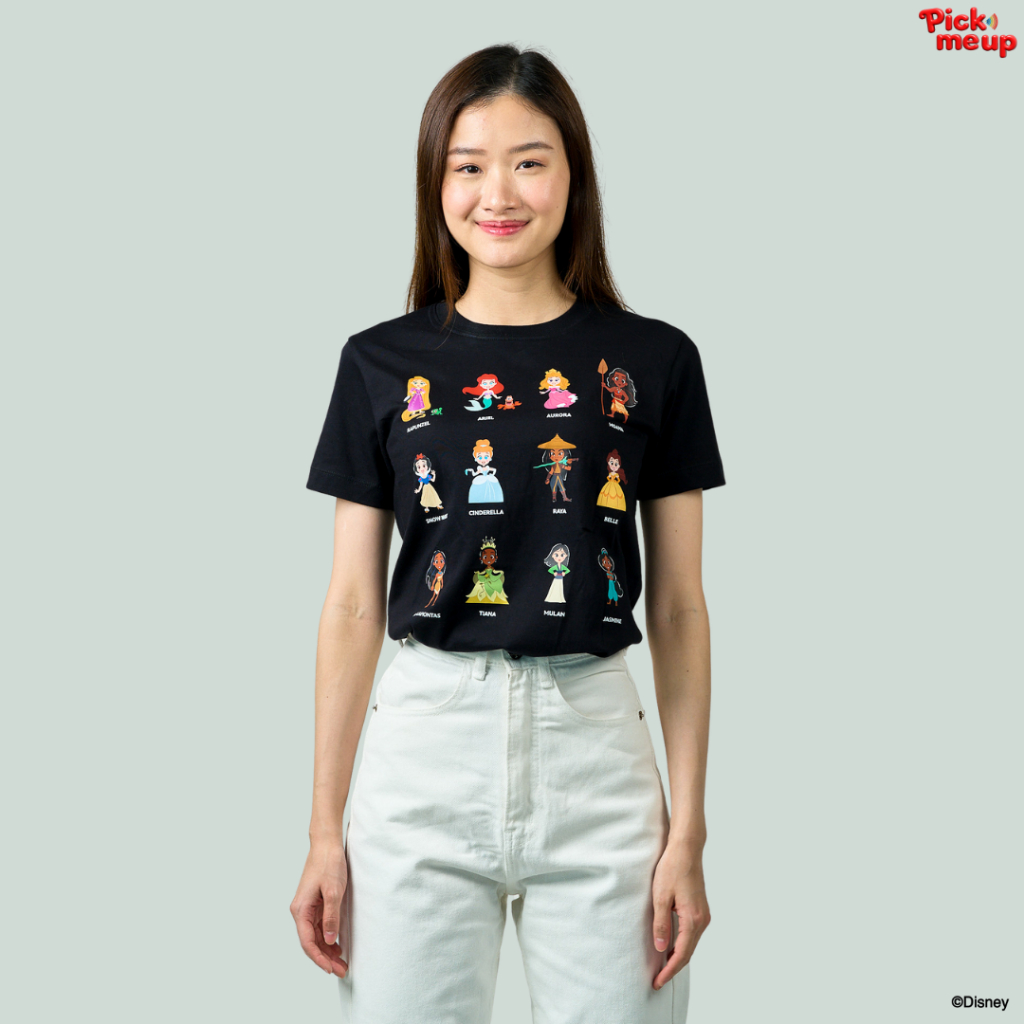 PickMeUp เสื้อยืดพิมพ์ลาย Disney Princess Characters สีดำ ลิขสิทธิ์ Disney