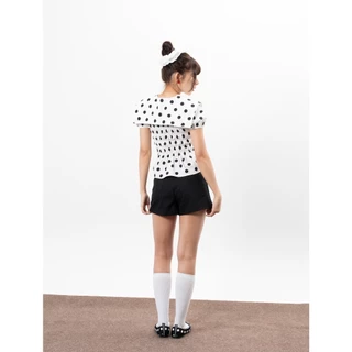 Panchitar Coco Polkadot – เสื้อสม็อกลายจุดสุดคลาสสิกดีไซน์คอปกใหญ่ แขนพอง และสม็อกเข้ารูปที่ช่วงเอว