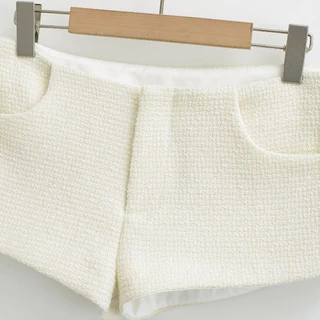 Molly Lady❤️ Low Tweed กางเกงขาสั้นเอวต่ำ ผ้าทวิสทอลาย มีซับใน พร้อมกระเป๋าสี่ช่อง Low-waist shorts