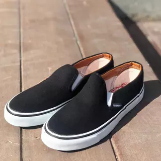 กดสั่งผ่านวิดีโอมีส่วนลด รองเท้าสลิปออน Slip on รองเท้าสวม ผ้าใบใสทำงาน ผ้าใบแฟชั่น ยี่ห้อ Mashare V-8