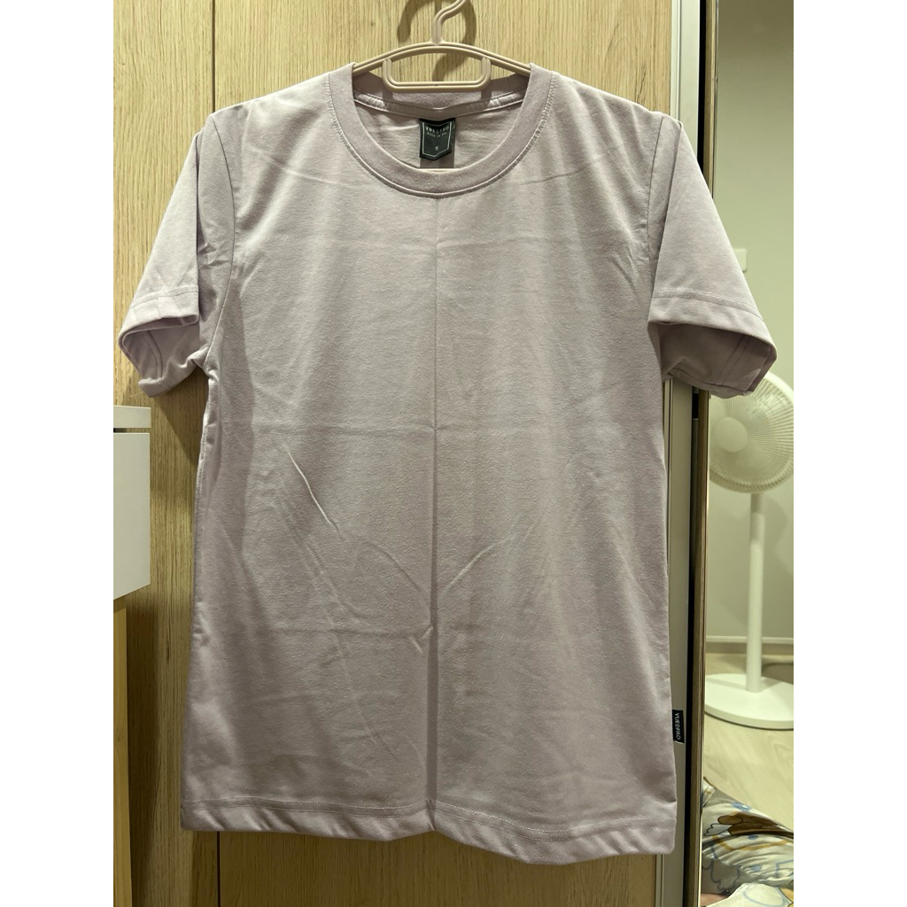 ส่งต่อ❗️เสื้อยืดสีม่วงอ่อน yuedpao