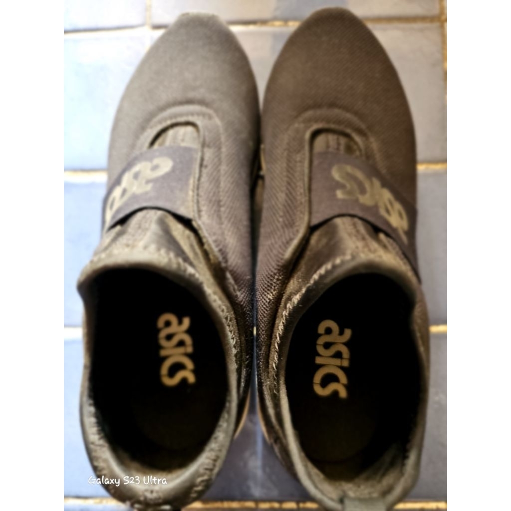 รองเท้า ASICS มือสอง