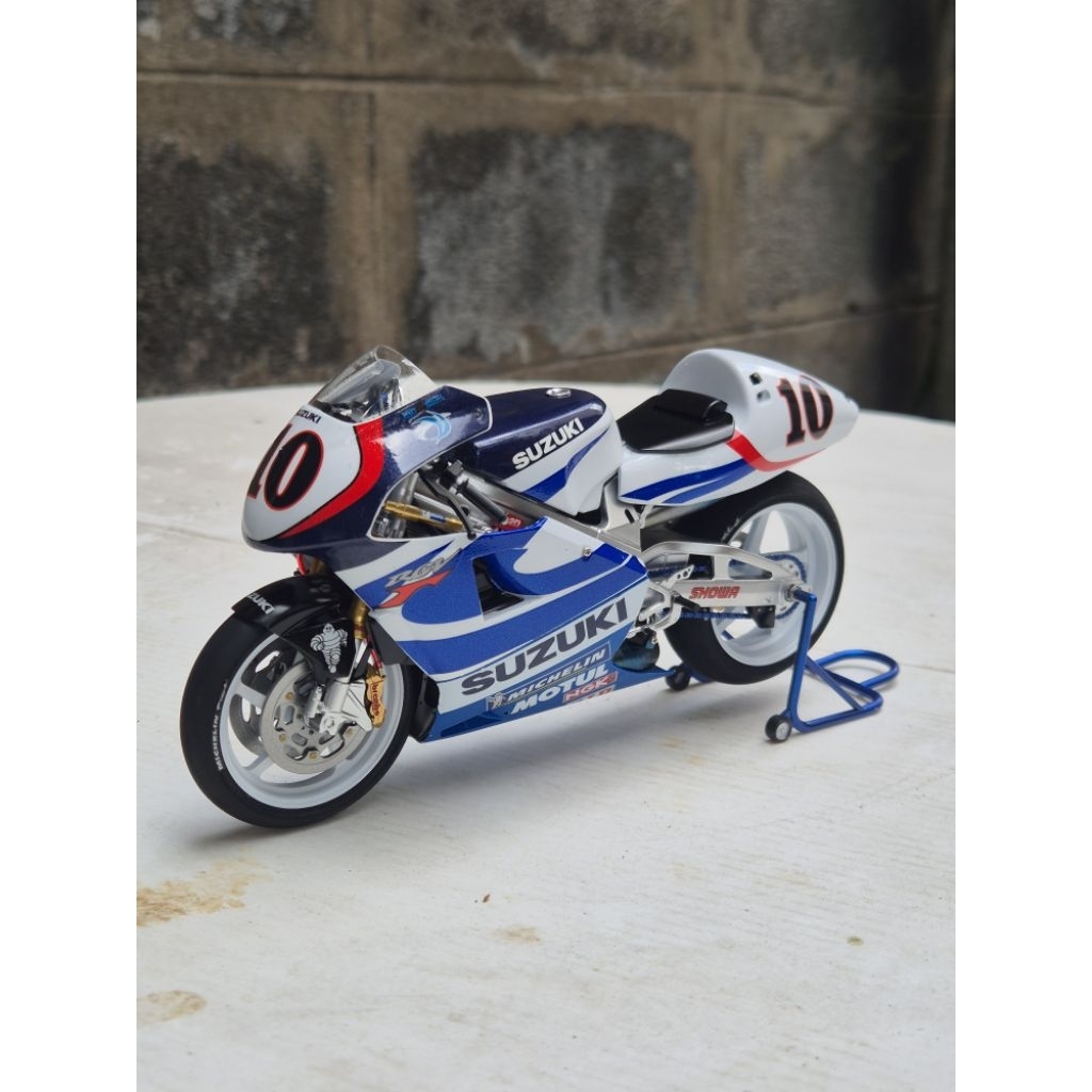 Suzuki RGV500 Tamiya1/12 ทำสีแล้ว