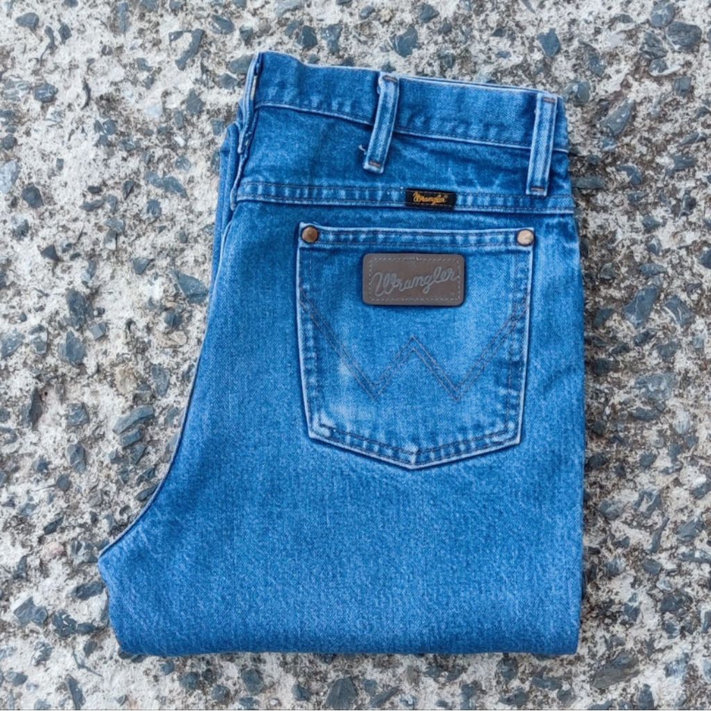 W7/33 กางเกงยีนส์มือสอง Wrangler รุ่น 936PWD เอววัดจริง 33" ยาวทั้งตัว 42" ปลายขา 8" ผลิต Mexico