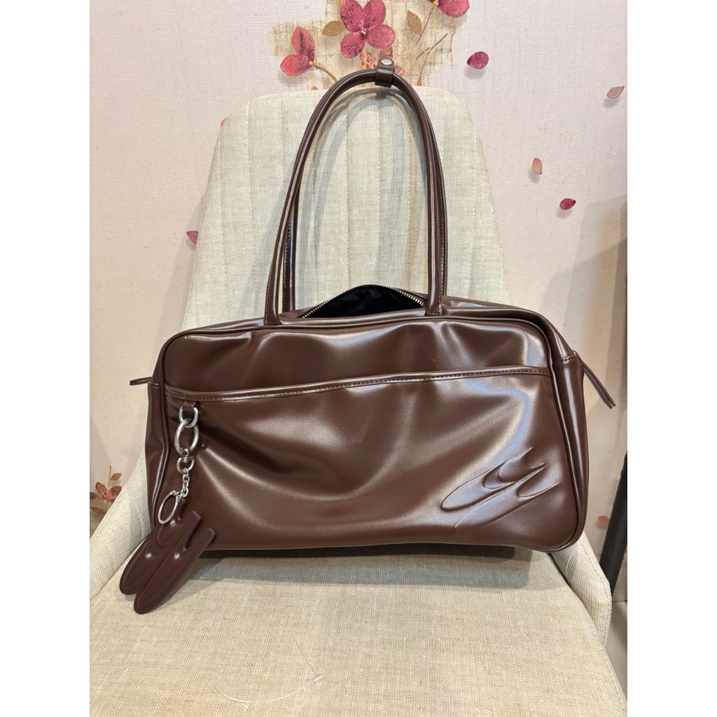 ส่งต่อกระเป๋า Crying Center Old school bag มือสอง