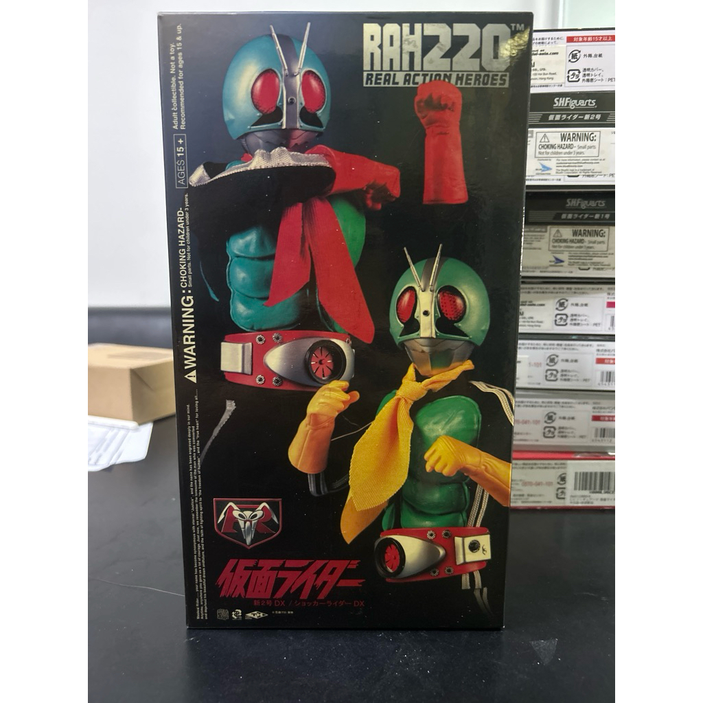 RAH220 KAMEN RIDER V2 & shocker