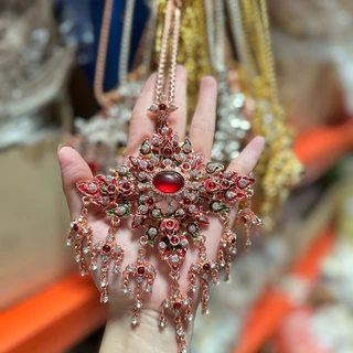 Sales ชุดไทยสร้อยคอสินค้ามีปัญหาหัวเข็มขัด งานเก่าออกซิไดซ์กลายเป็นจุดด่างดำ เพชรหลุด