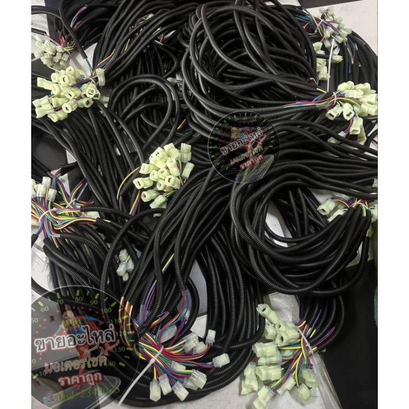 ปลั๊กต่อสายลบโค้ดตรงรุ่นเวฟ 125 บังลมสะดวกต่อการลบโค้ดได้เลยไม่ต้องถอดบังลมยาว1 เมตรหุ้มสายไฟด้วยท่อกระดูกงูแบบผ่า