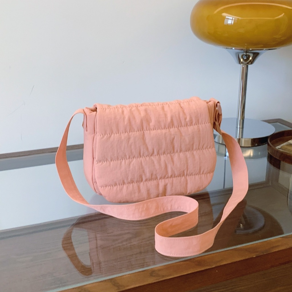 มาใหม่🔥🔥uniqlo มีป้ายห้อยยูนิโคล่ กระเป๋าสพายข้างสำหรับผู้หญิง สไตล์น่ารักๆ สีแบบมินิมอลมินใจ