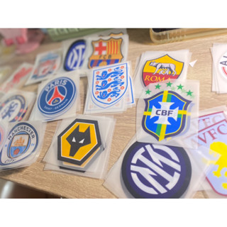 💥กล่องสุ่ม💥พร้อมส่ง🌈1 กล่องมี10-24ชิ้นคละทีม🌈อาร์มติดเสื้อ โ…