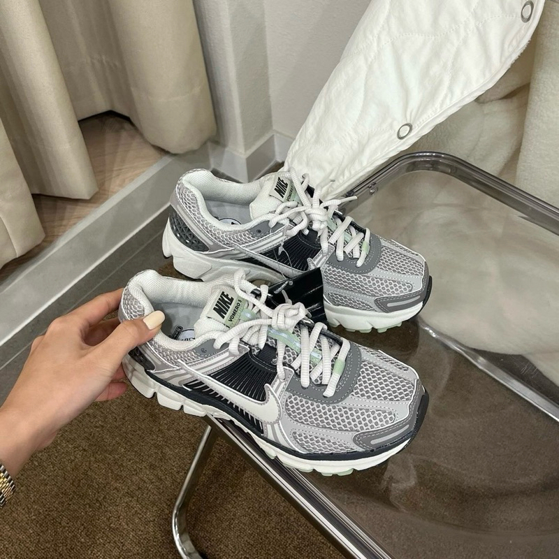 (Video) Nike W Zoom Vomero 5 Cobblestone and Flat Pewter แท้ 100%