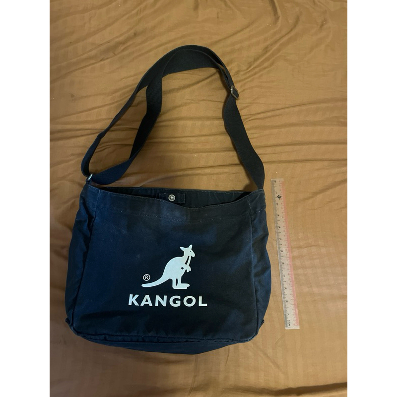 กระเป๋าสะพายข้าง มือ 2 แบรนด์ "Kangol" สีดำของแท้