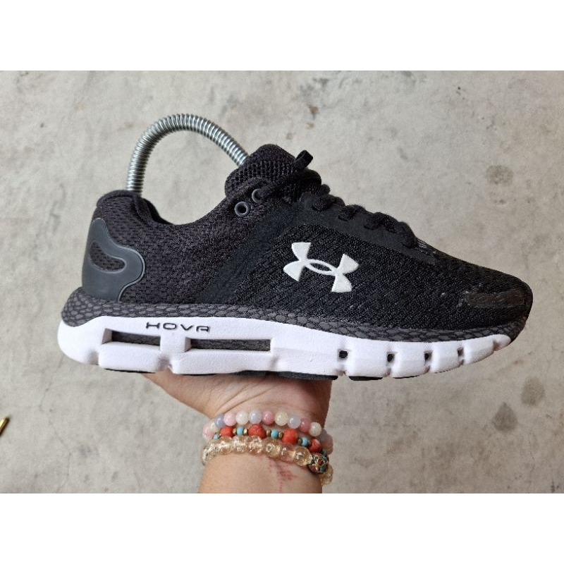 Sz.38/24 cm.Under Armour Hovr Infinite 2 Black White Menมือสองของแท้ 100%