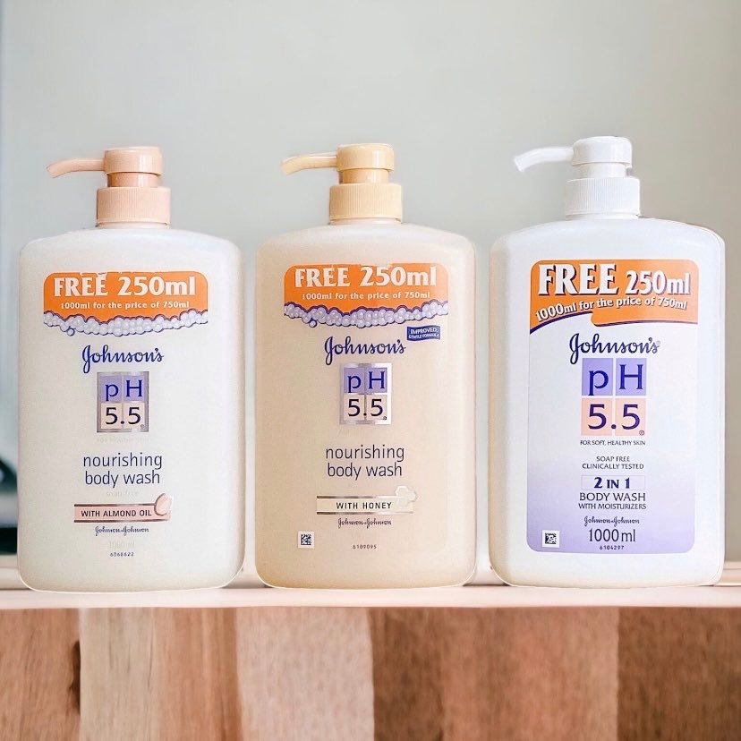 ครีมอาบน้ำ จอห์นสันพีเอช 5.5 นูริชชิ่งบอดี้วอช 1000 มล เลือกสูตรฮันนี่ อัลมอนด์อ