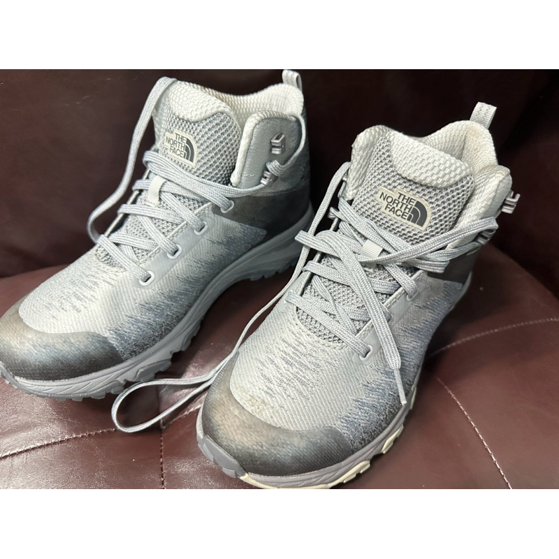 รองเท้า The north face