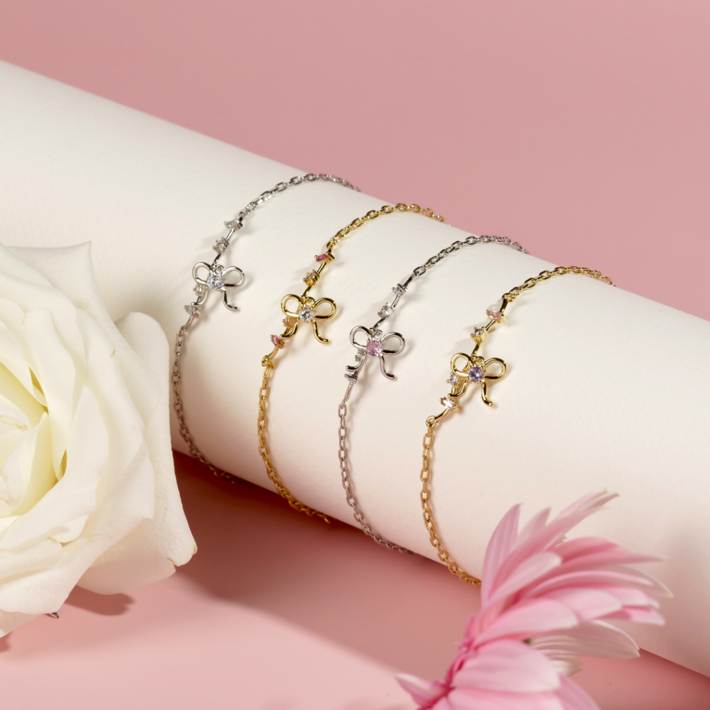 Petite Penny Ribbon Bracelet สร้อยข้อมือสายรูดห้อยโบว์