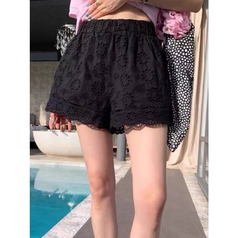 กางเกงขาสั้นลูกไม้เอวยืด BANDED WAIST LACE SHORTS
