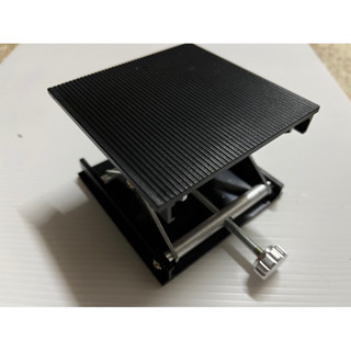 ชั้นวาง ยกขึ้นลงได้ เอาไว้ยกรถบังคับ ขนาด 90*90*83 มม