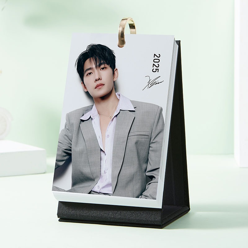 Pre Order ปฏิทินตั้งโต๊ะ หยางหยาง Calendar 2025 มี 54 หน้า /เล่ม