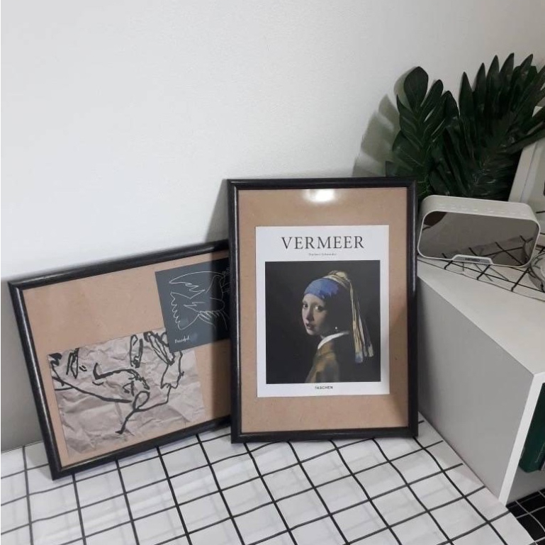 กรอบรูป A4 ขนาด 21x29.7cm  แบบแขวนผนัง เบา ทันสมัย  แนวตั้งและแนวนอน (จิ๊กซอว์108ชิ้น)  มีให้เลือกหลากสี