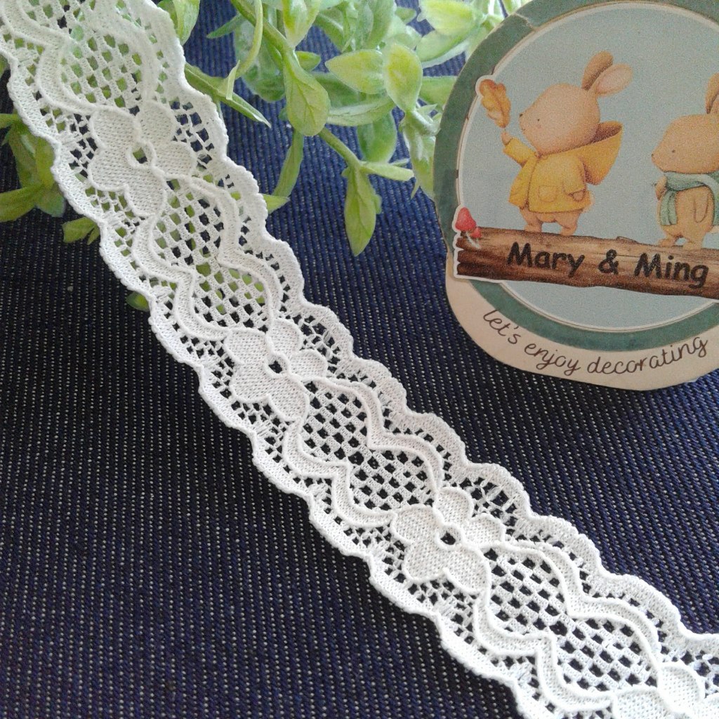 ลูกไม้ยืด สีขาว Taiwan Lace หน้ากว้าง 22 ซม. ราคา หลาละ 69 บาท / ลูกไม้ ผ้าลูกไม้ ลูกไม้วินเทจ