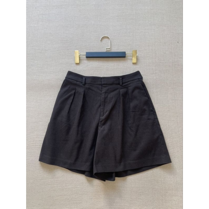 73.Uniqlo สภาพ 85% ผ้าโพลีเอสเตอร์ เรอยL เอว 30-32
สะโพก 42
ยาว 17
09