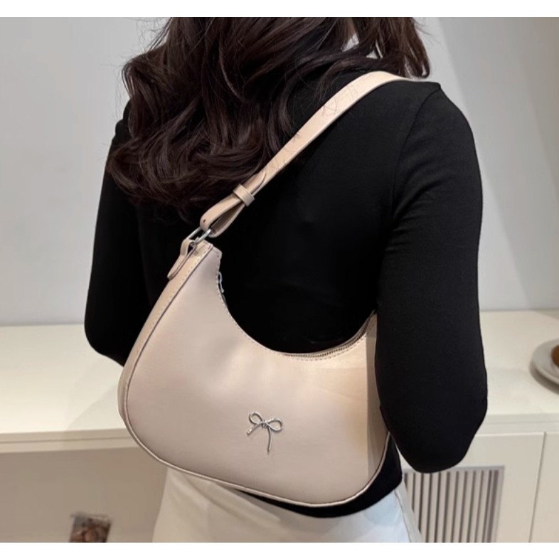 shoulder bag กระเป๋าทรงพระจันทร์เสี้ยวปักโบว์น่ารัก หนังPU พร้อมส่ง