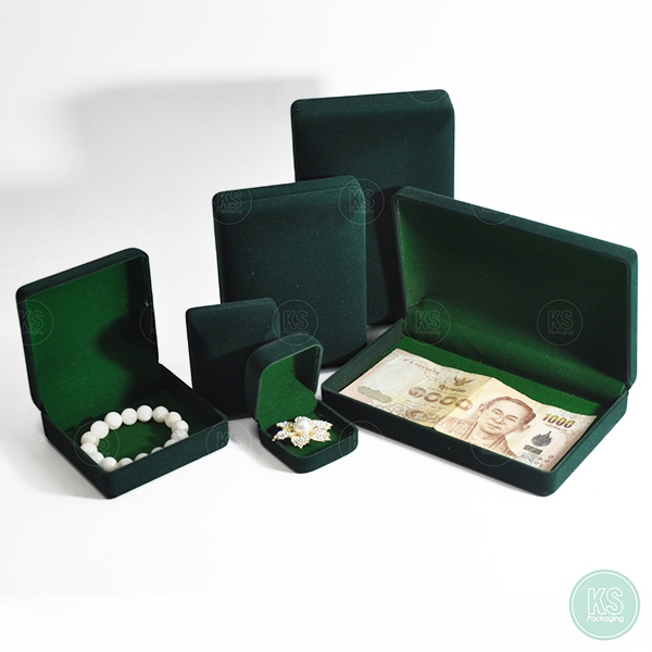 กล่องกำมะหยี่สีเขียวแบบปูเรียบใส่ เครื่องประดับ พระเครื่อง เหรียญ เข็มกลัด ของชำร่วย ธนบัตร ทอง ได้อเนกประสงค์