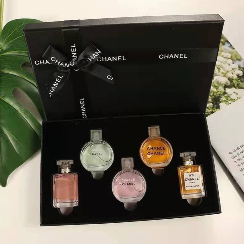 Set น้ำหอม Gift Set 7.5ml 5 ชิ้น(กล่องดำ) เซ็ตของขวัญ ขนาดพกพา มีหลายกลิ่น สินค้าพร้อมส่ง