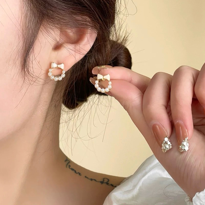 ต่างหู รูปโบว์ล้อมไข่มุก Sasa Earrings (รหัสER15)