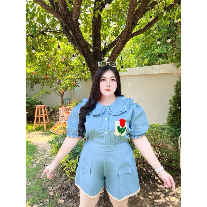เซ็ต2 ชิ้น/ผ้ายีนส์เนื้อผ้ายีนส์ยืด เสื้อปกบัวระบายแต่งโบว์ปก มีดป.ใช้งานได้ กางเกงยางหลัง แต่งลูกไม้ปากกระเป๋ากางเกง