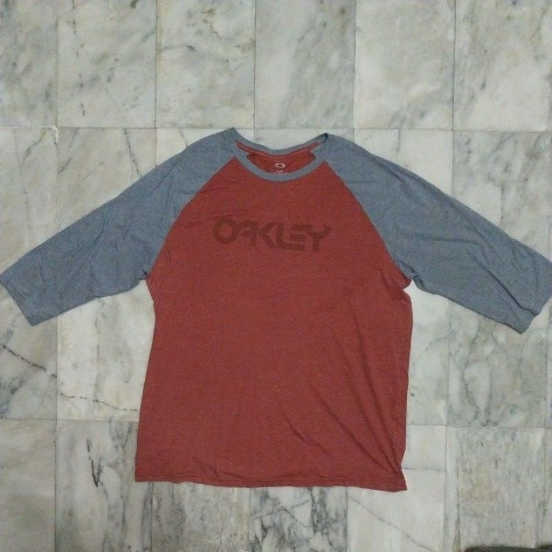 เสื้อยืดแขนสามส่วน แนวสตรีท OAKLEY แท้ มือสอง สภาพดี ของพร้อมส่งครับ