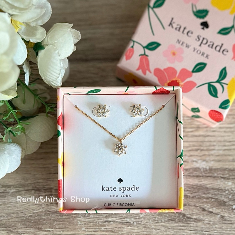 [ลดเพิ่ม:โค้ดคุ้ม+โค้ดร้านค้า]{แท้ % พร้อมส่ง+ส่งฟรี} เซ็ตสร้อย+ต่างหู KS Studs & Pendant Box Set