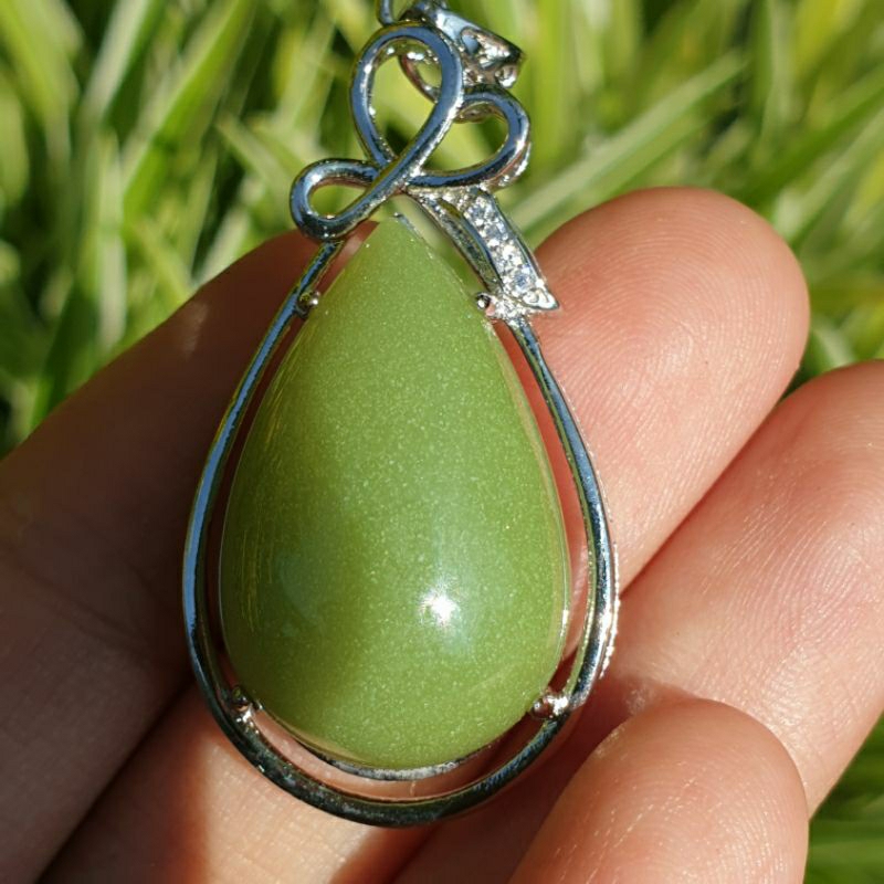 จี้หินเรืองเเสง ขนาด 3.8x1.9 มิล ราคา 700บาท