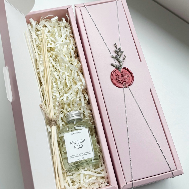 G68 ของขวัญ ไม้หอมกระจายกลิ่น size s 30 มล. กล่องสีชมพู ครั่ง ฝอยครีม รับปริญญา ปีใหม่ ของชำร่วย